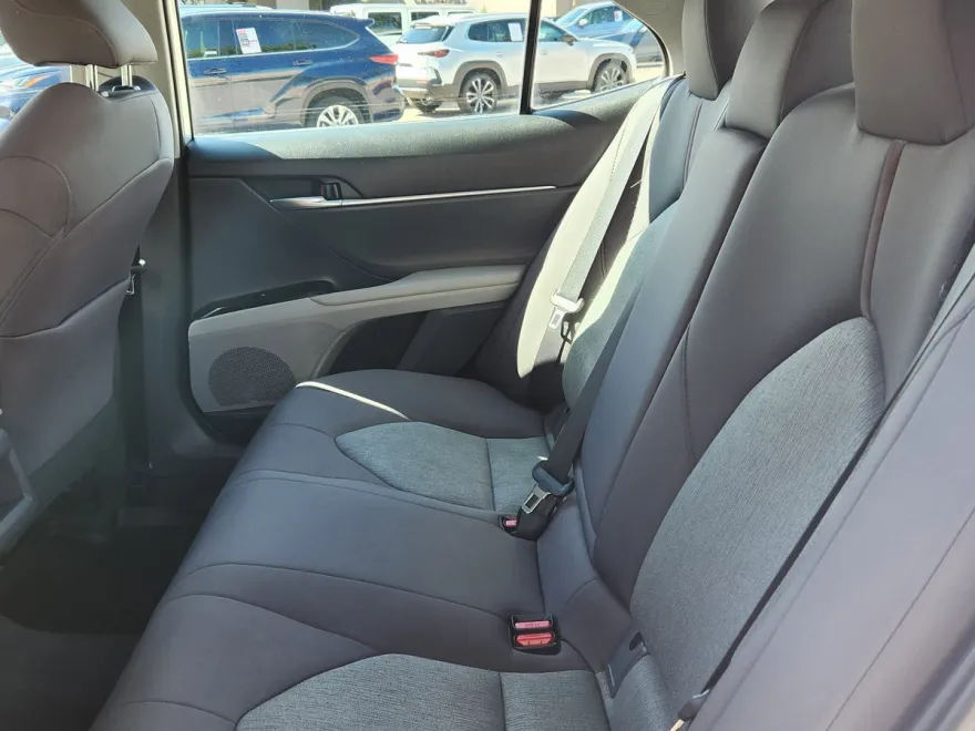 2020 Toyota Camry Hybrid LE photo 1