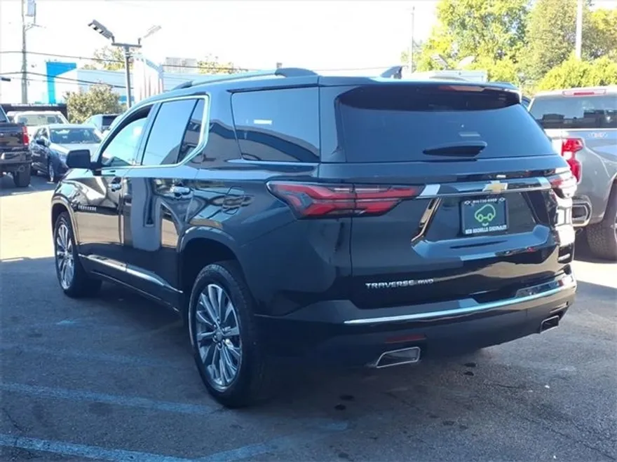 2023 Chevrolet Traverse Premier photo 1