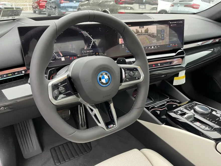 2026 Bmw 550e 550e xDrive photo 1