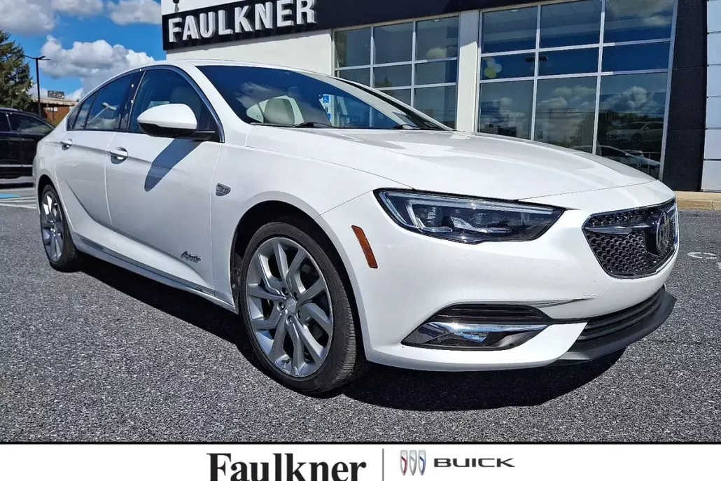 2020 Buick Regal Sportback Avenir photo 1