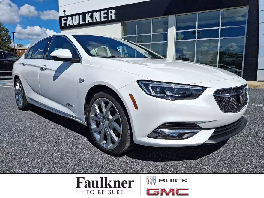 2020 Buick Regal Sportback Avenir photo 1