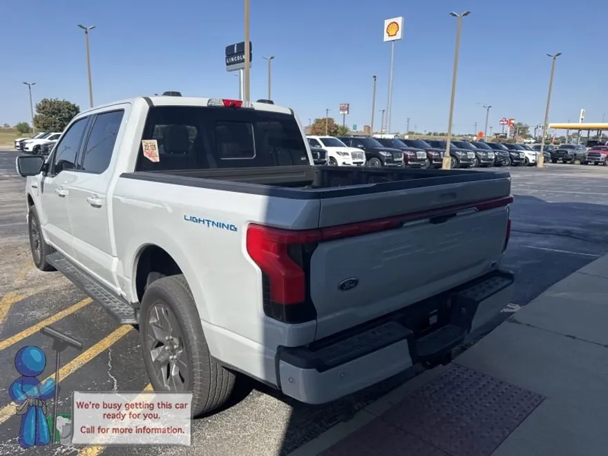 2023 Ford F-150 Lightning Lariat photo 1