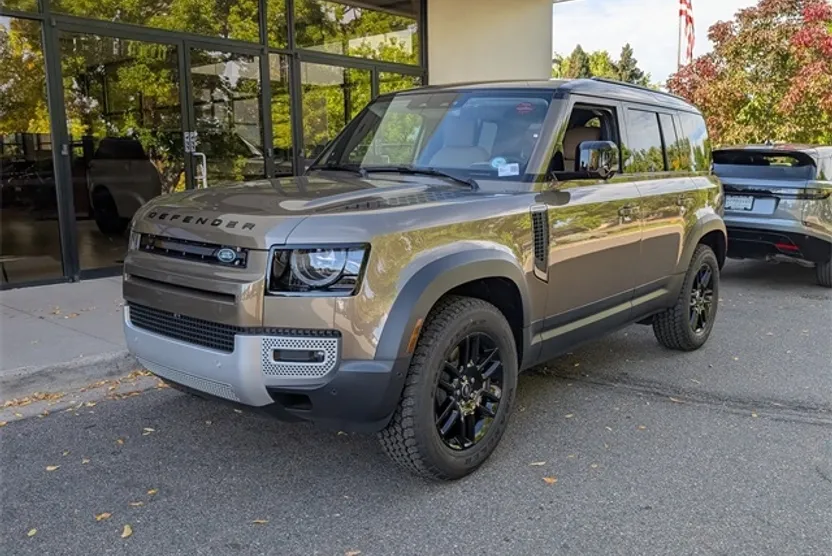 2025 Land Rover Defender 110 S photo 1