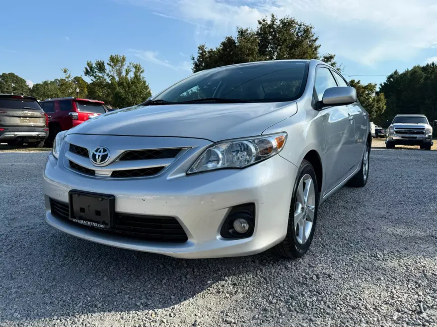 2012 Toyota Corolla LE photo 1