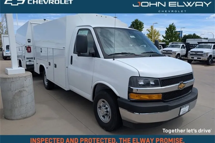 2025 Chevrolet Express Cutaway 3500 photo 1