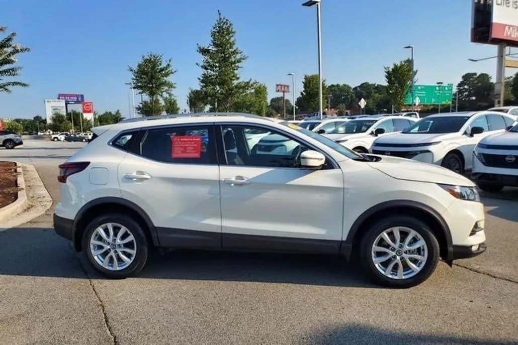 2022 Nissan Rogue Sport SV photo 1