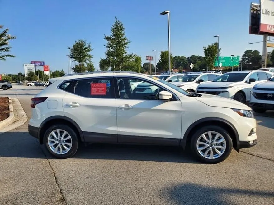 2022 Nissan Rogue Sport SV photo 1