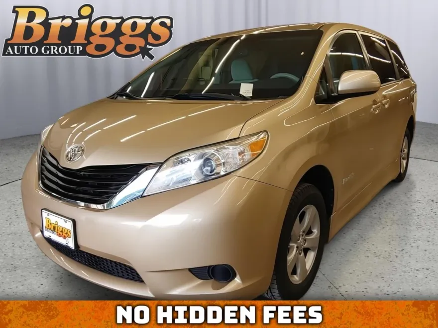 2011 Toyota Sienna LE photo 1