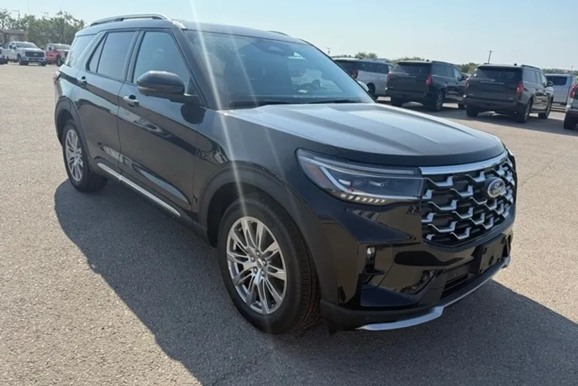 2025 Ford Explorer Platinum photo 1