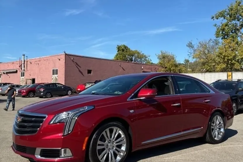 2018 Cadillac XTS Luxury photo 1