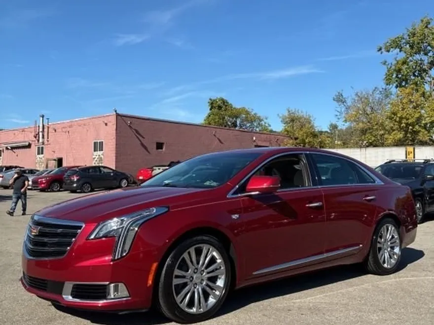 2018 Cadillac XTS Luxury photo 1
