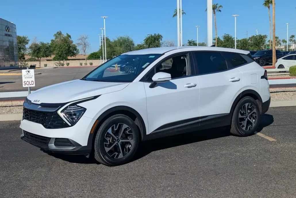 2024 Kia Sportage EX photo 1