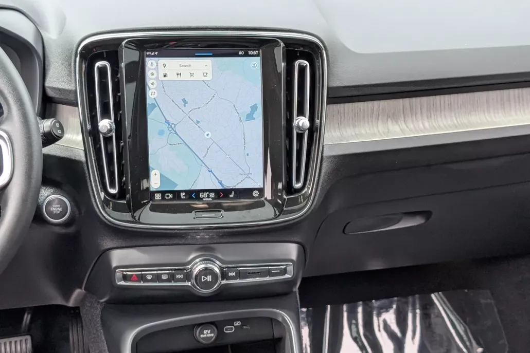 2023 Volvo XC40 Ultimate photo 1