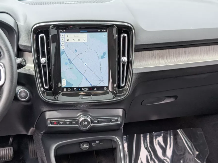 2023 Volvo XC40 Ultimate photo 1