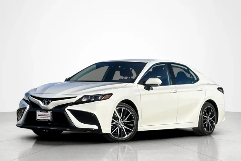 2023 Toyota Camry SE photo 1