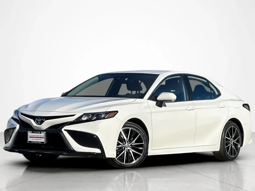 2023 Toyota Camry SE photo 1