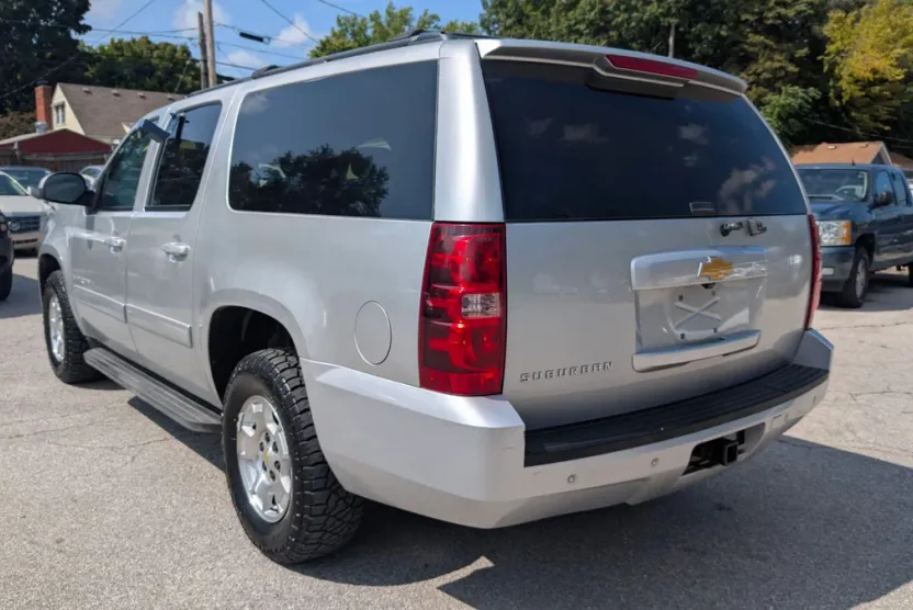2013 Chevrolet Suburban 1500 LS photo 1