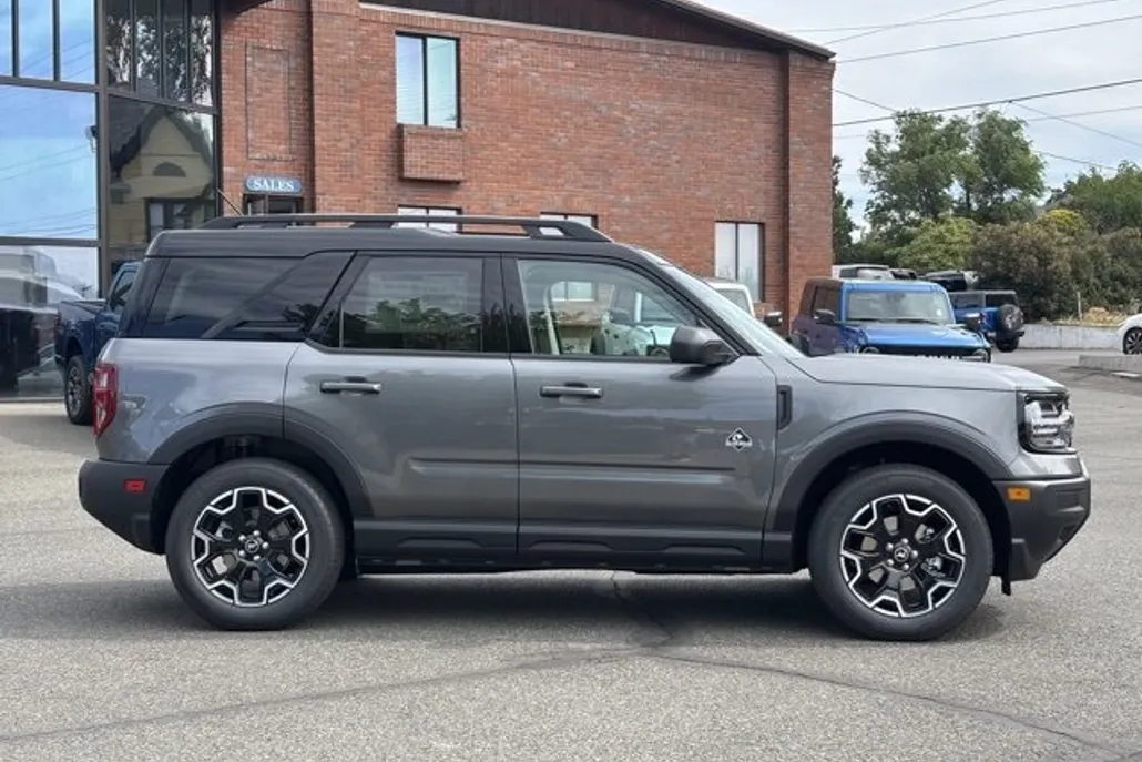 2025 Ford Bronco Sport Outer Banks photo 1