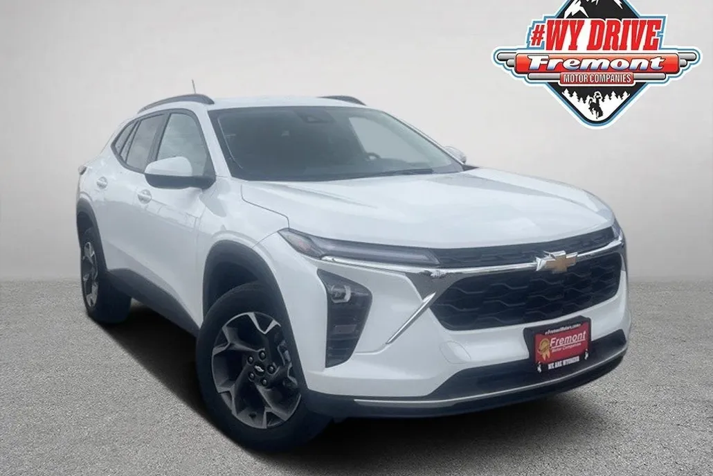 2024 Chevrolet Trax LT photo 1