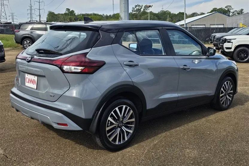 2023 Nissan Kicks SV photo 1