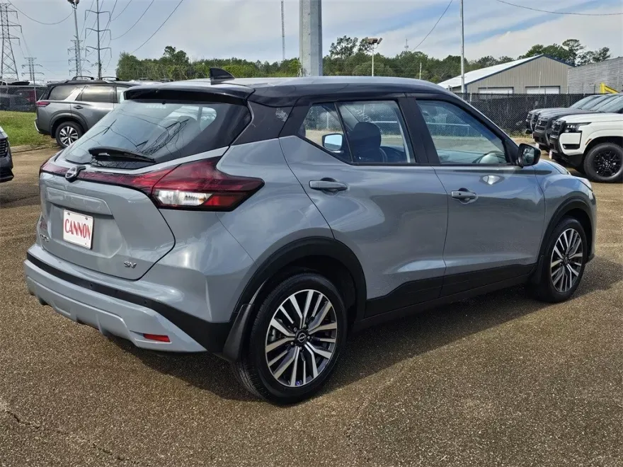 2023 Nissan Kicks SV photo 1