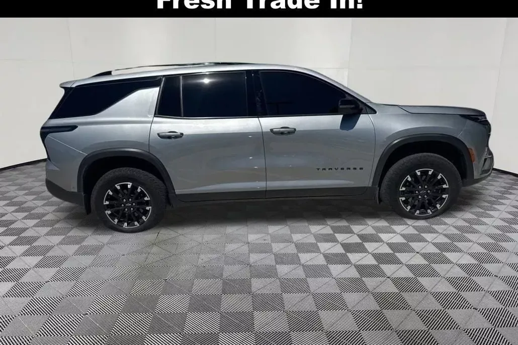 2024 Chevrolet Traverse Z71 photo 1