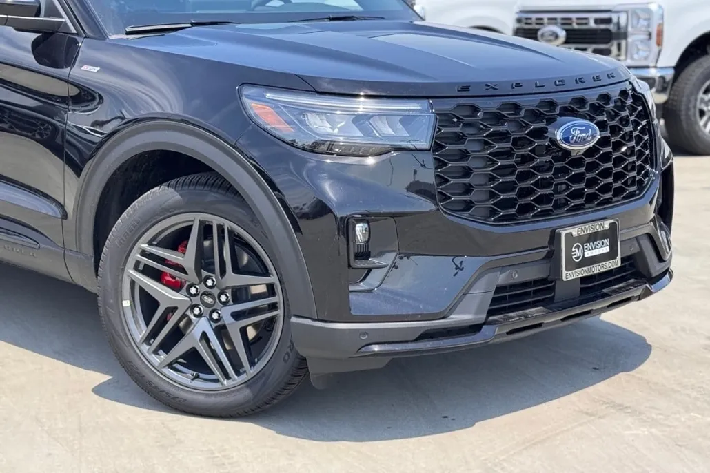 2025 Ford Explorer ST-Line photo 1