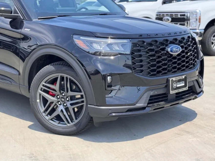 2025 Ford Explorer ST-Line photo 1