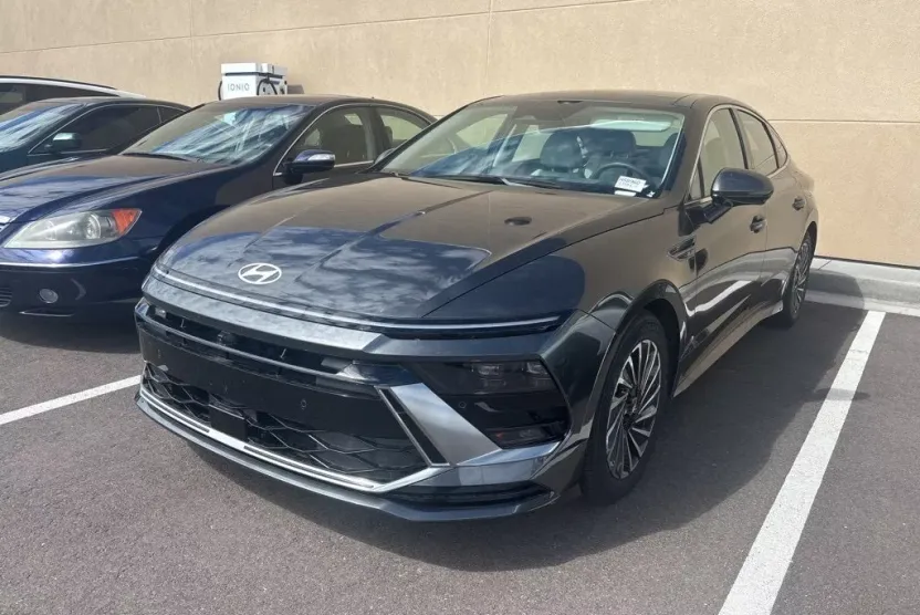 2025 Hyundai Sonata Hybrid Limited photo 1