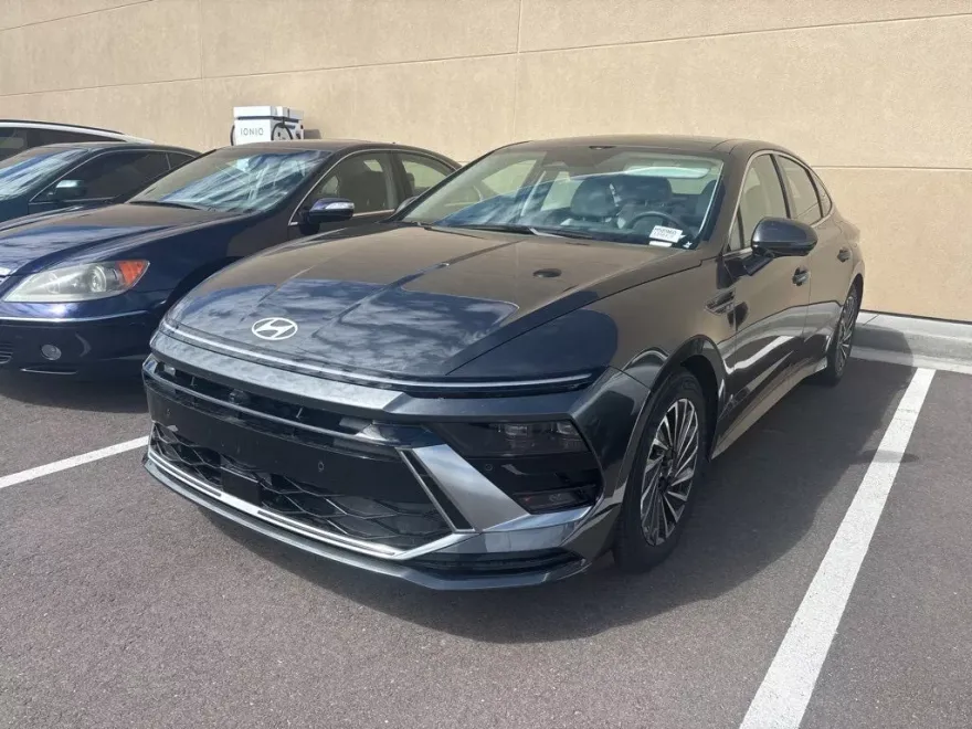 2025 Hyundai Sonata Hybrid Limited photo 1