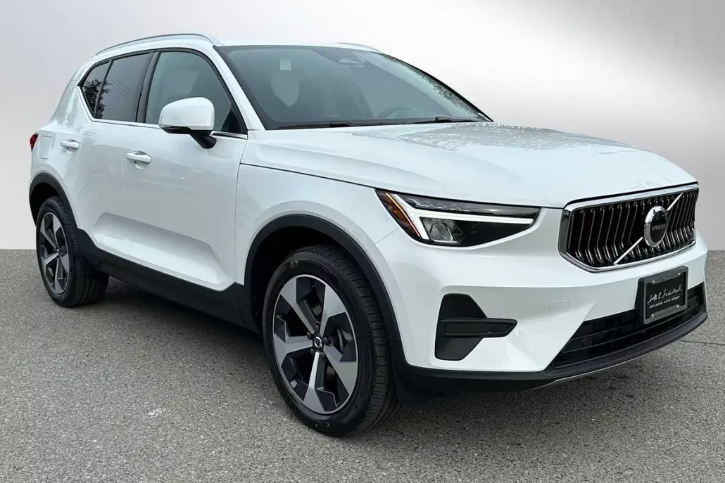 2025 Volvo XC40 Core photo 1
