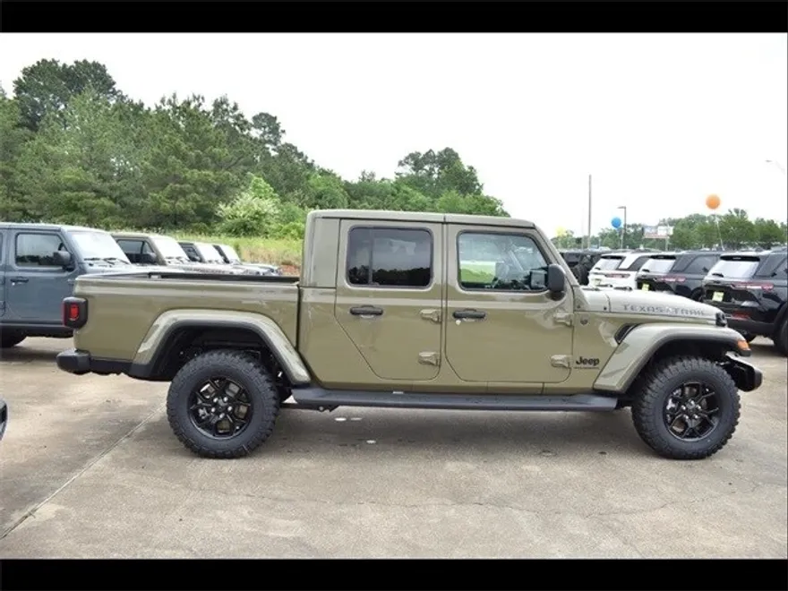 2025 Jeep Gladiator Texas Trail photo 2
