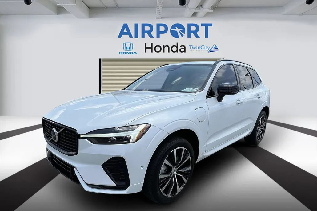 2023 Volvo XC60 Recharge Hybrid T8 eAWD Plus photo 1