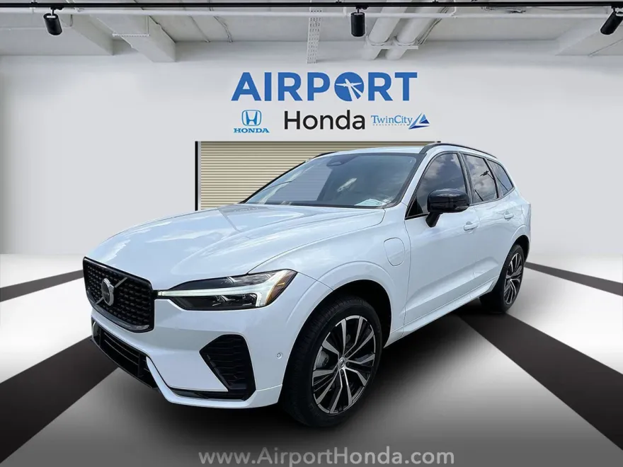 2023 Volvo XC60 Recharge Hybrid T8 eAWD Plus photo 1