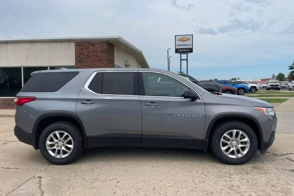 2020 Chevrolet Traverse LS photo 1