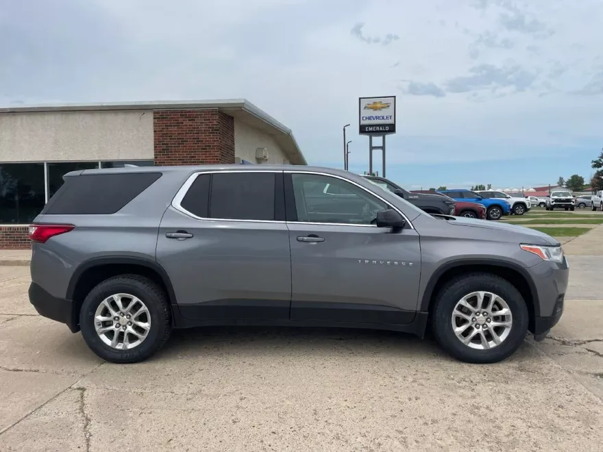 2020 Chevrolet Traverse LS photo 1