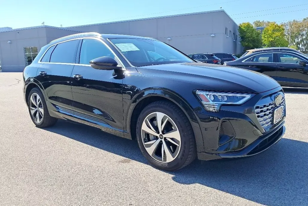 2024 Audi Q8 E-tron Premium Plus photo 1
