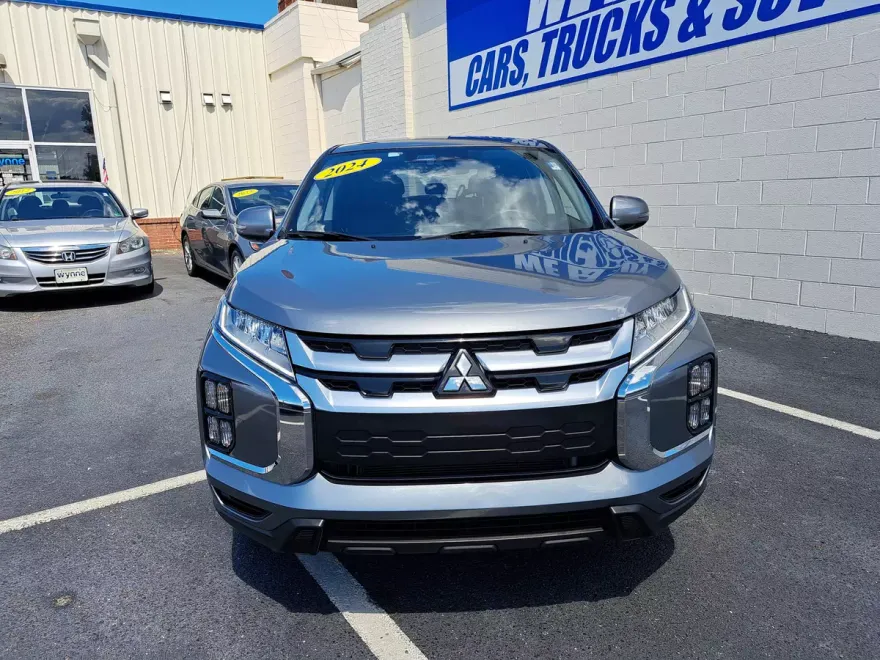2024 Mitsubishi Outlander Sport SE photo 1