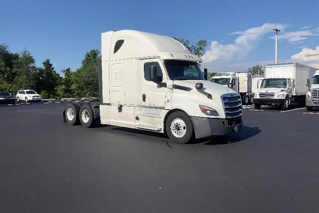 2020 Freightliner Cascadia 126" Sleeper Cab photo 1