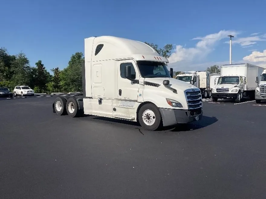 2020 Freightliner Cascadia 126" Sleeper Cab photo 1