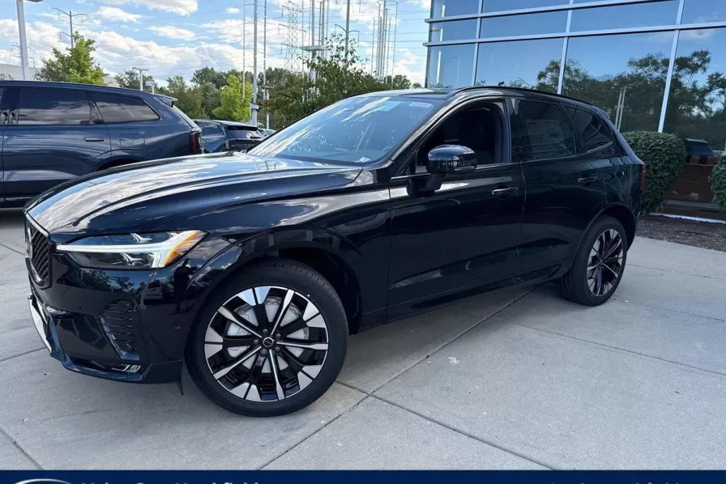 2026 Volvo XC60 B5 Plus photo 1