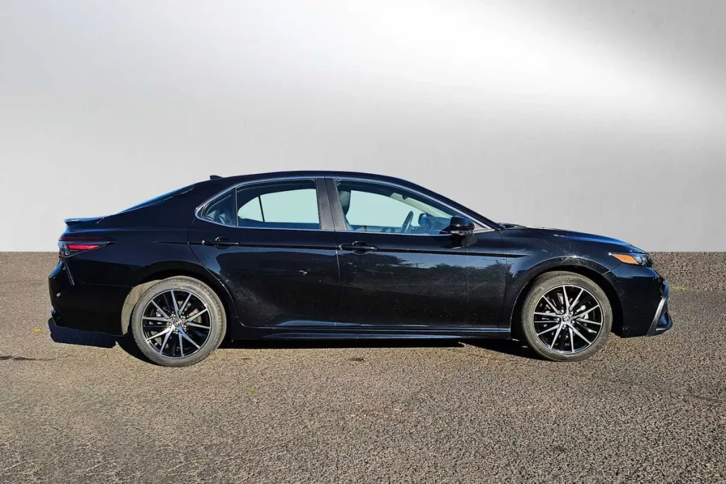 2024 Toyota Camry SE photo 1