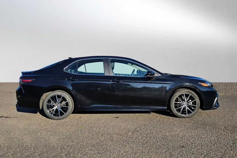 2024 Toyota Camry SE photo 1