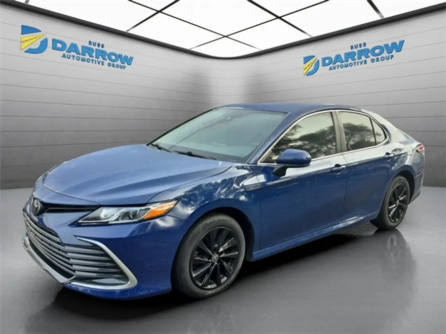 2023 Toyota Camry LE photo 1