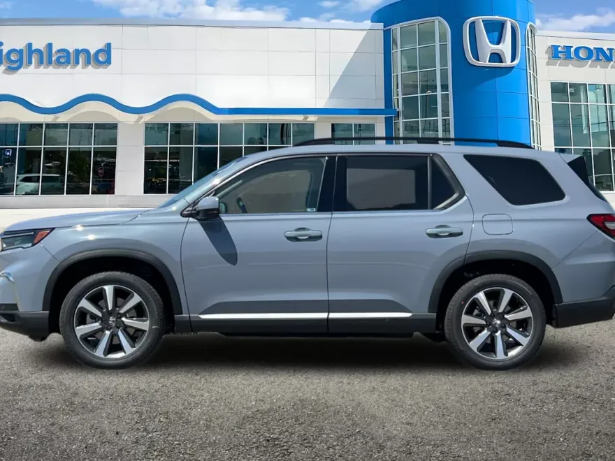 2025 Honda Pilot Touring photo 1
