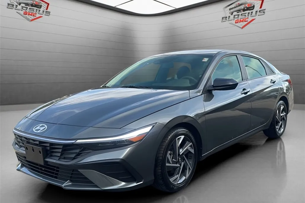 2025 Hyundai Elantra SEL Sport photo 1