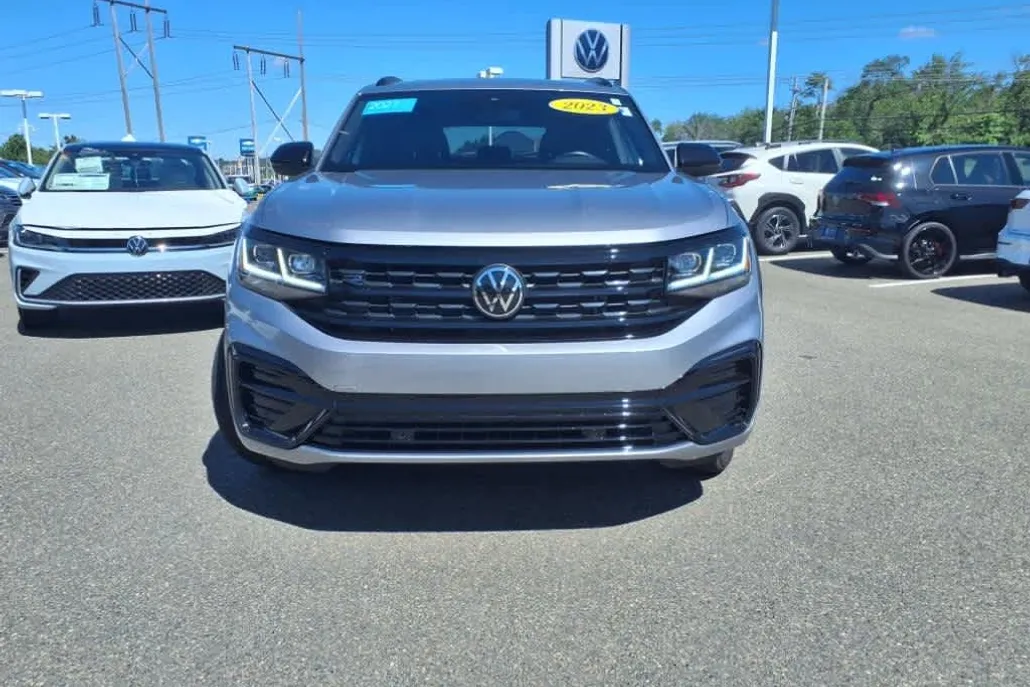 2023 Volkswagen Atlas Cross Sport SEL R-Line photo 1