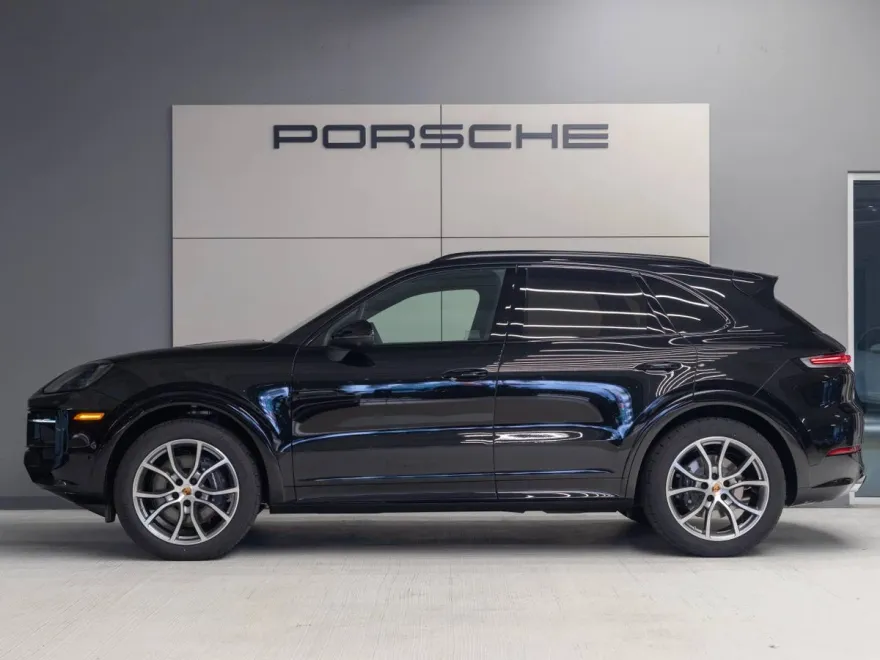 2025 Porsche Cayenne photo 1