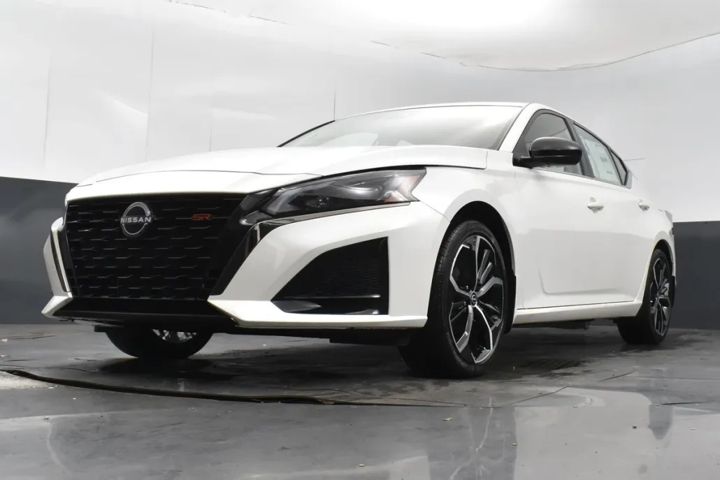 2025 Nissan Altima 2.5 SR photo 1
