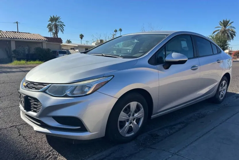 2018 Chevrolet Cruze LS photo 1